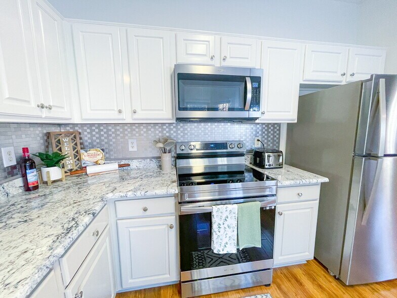 New appliances, granite counters - 5403 Picket Fence Ln