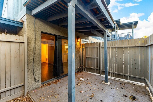 Building Photo - 286 W Palomino Dr