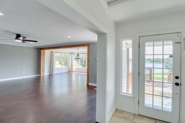 Building Photo - 8875 Lake Florence Blvd
