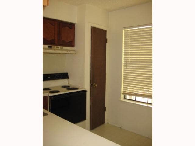 Building Photo - 12407 Tree Line Dr