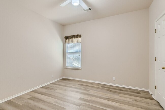 Building Photo - One-Story Beauty in Stone Oak