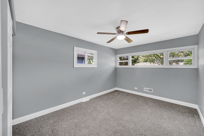 Building Photo - 8013 Monaldi Dr