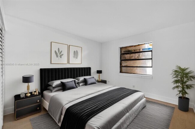 Building Photo - 4198 Lakeside Dr