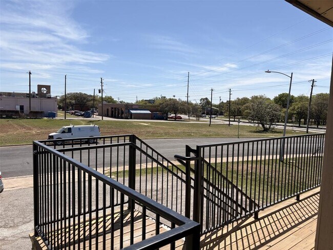 Building Photo - 9902 Roxanna Dr