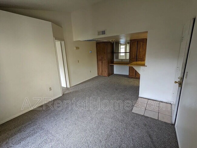 Building Photo - 461 W Holmes Ave