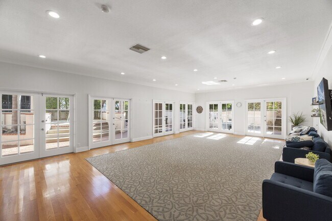 Building Photo - 1118 3rd St