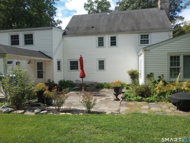 Building Photo - 14 Stonybrook Rd
