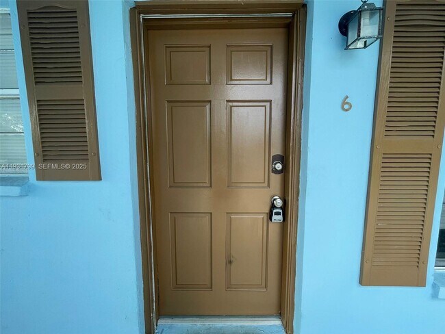 Building Photo - 4951 Wedgewood Way