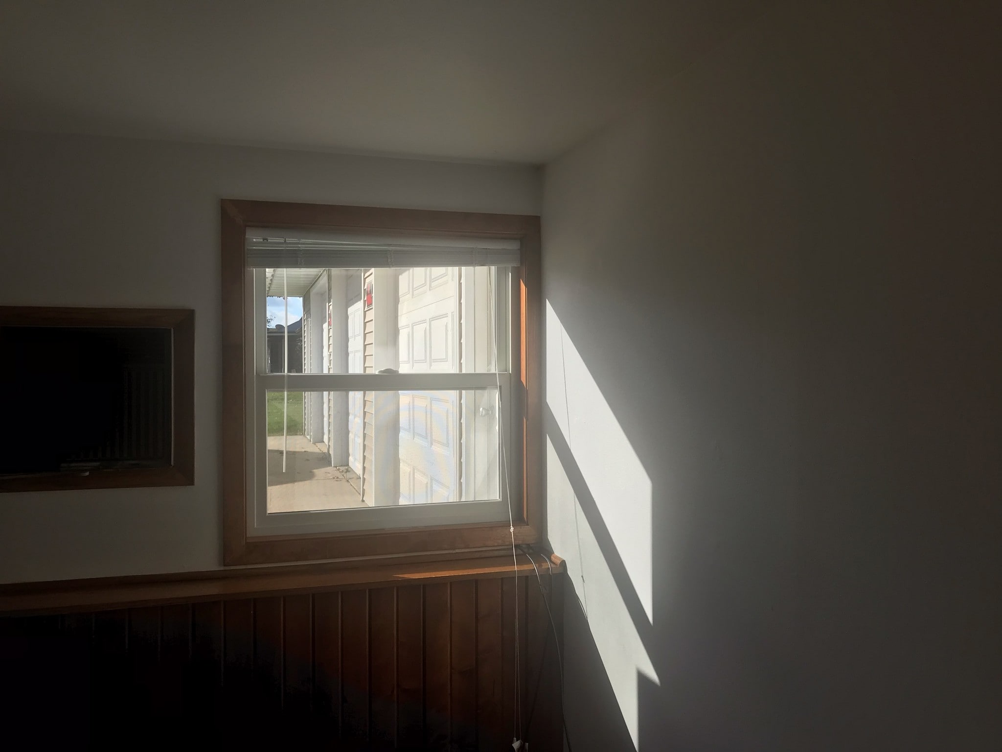 Living room - 100 S Franklin St