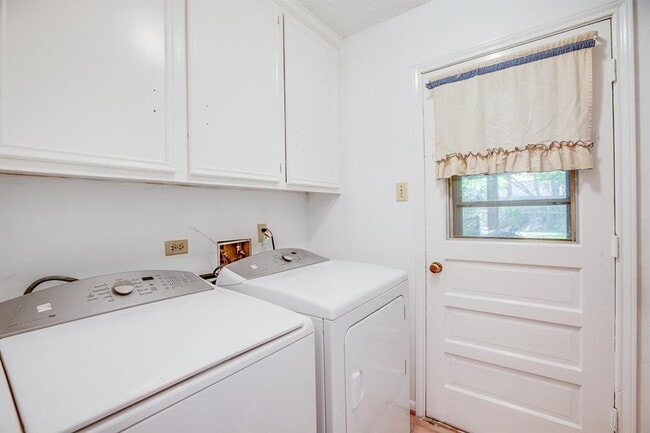 Building Photo - 12710 Shady Knoll Ln
