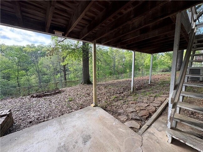 Building Photo - Spacious 4 bedroom, 2.5  bath house near B...