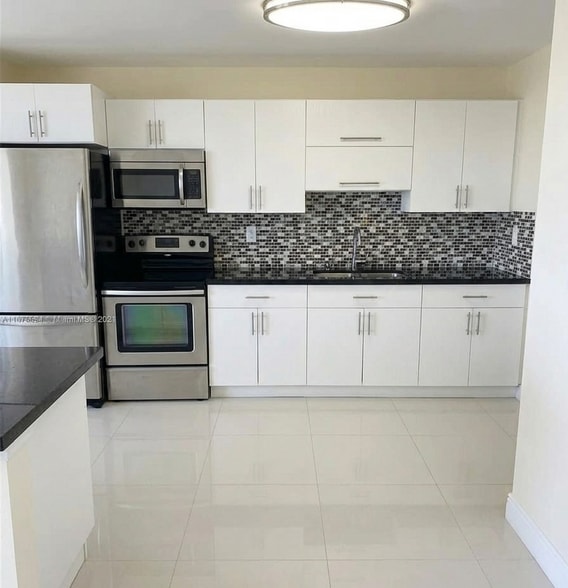 Building Photo - 7135 Collins Ave