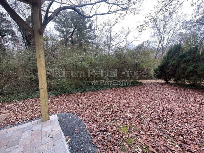 Building Photo - 1052 Westfield Trace