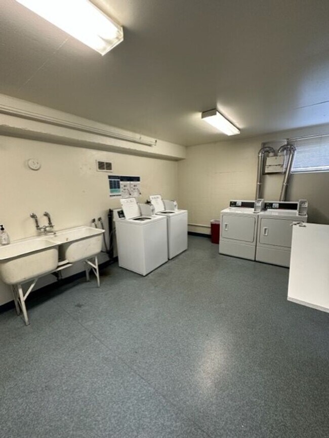 Interior Photo - Eugene Manor Apartments