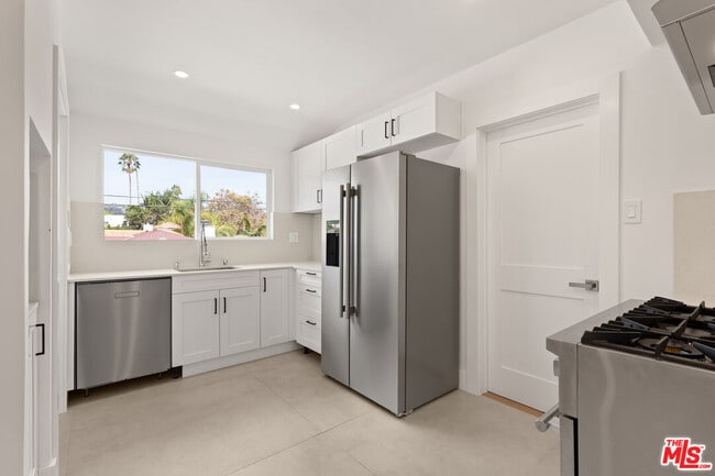 Building Photo - 545 N La Jolla Ave
