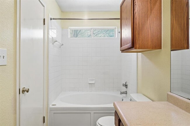 Building Photo - 1910 Steeds Crossing