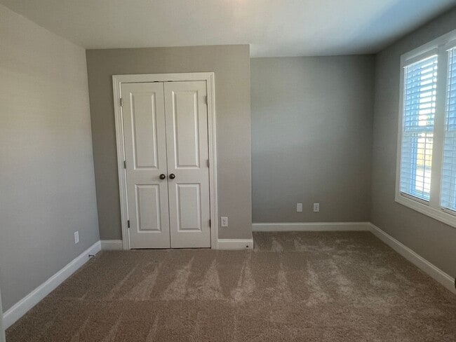 Building Photo - Lovely Three Bedroom Townhouse in Washington Square!- Ask About Our Move In Incentives