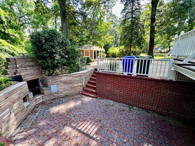 Building Photo - STUNNING home with fully finished BASEMENT!!!