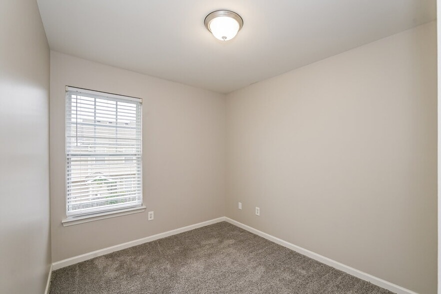 Building Photo - 8043 Logan Dr