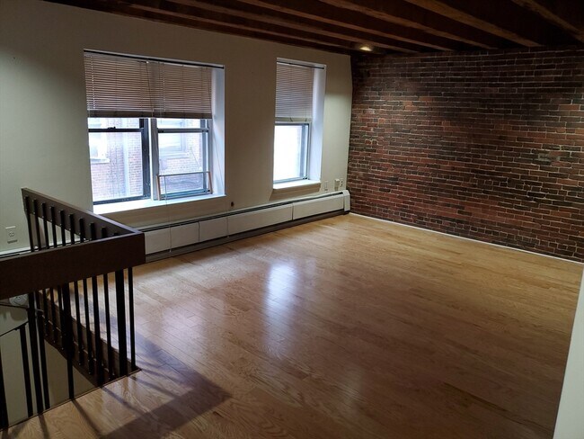 Building Photo - 57 Fulton St