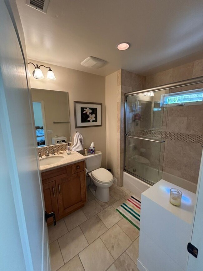 Building Photo - Beautiful 3BD 3.5BA House in La Jolla