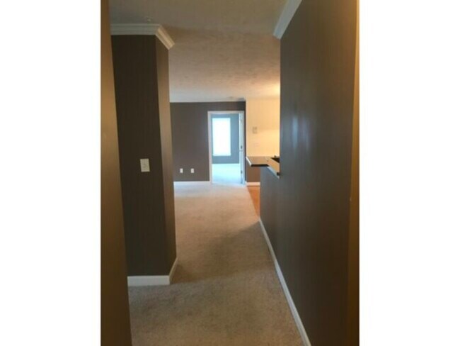 Building Photo - 1820 Balmoral Dr