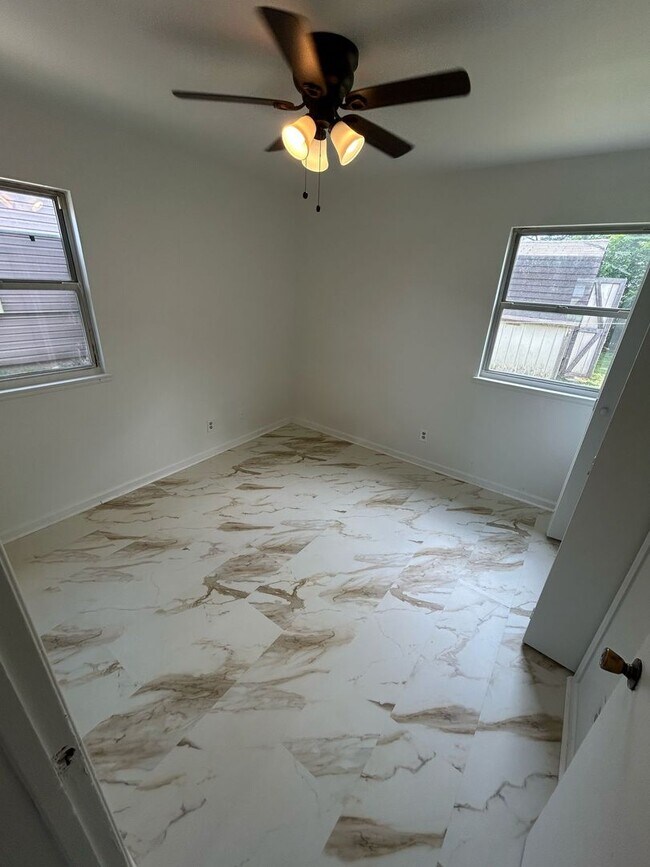 Building Photo - Modern living meets exceptional comfort