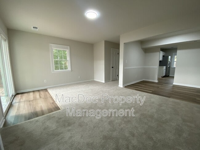 Building Photo - 9 Farrell Ln