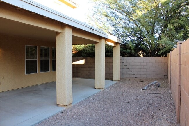 Building Photo - Beautiful 2-Story-3 Bed/2.5 Bath Home