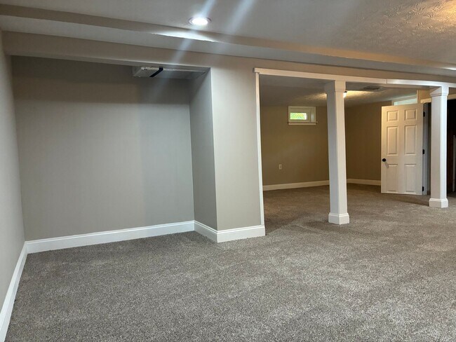 Building Photo - 964 Timberwood Dr