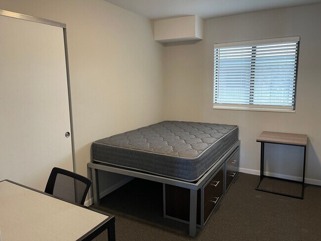 Interior Photo - Smile Fairlawn Student Living