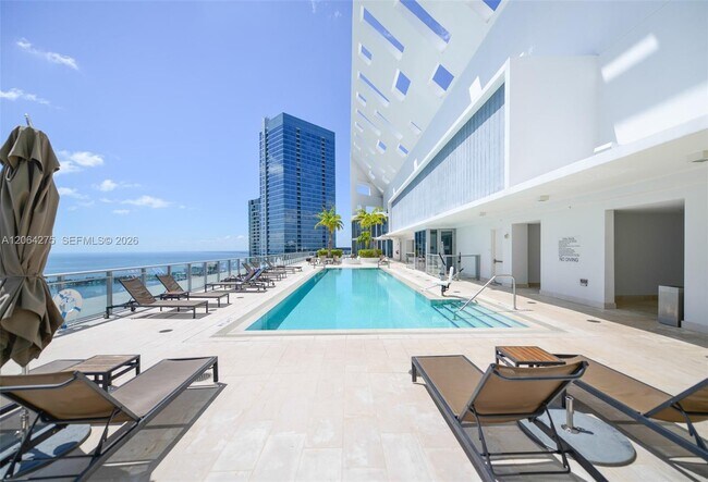 Building Photo - 1300 Brickell Bay Dr