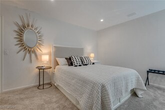 Building Photo - 840 Pinehurst Dr