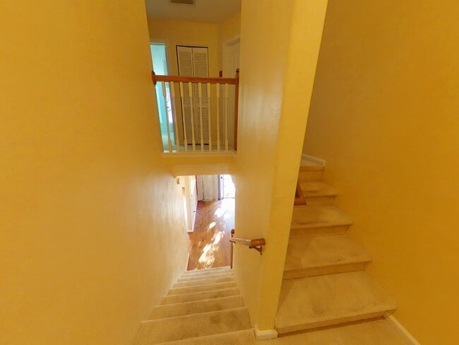Building Photo - 3 Bedrooms, 2.5 Bathrooms Townhouse Rental in the Gables of York County