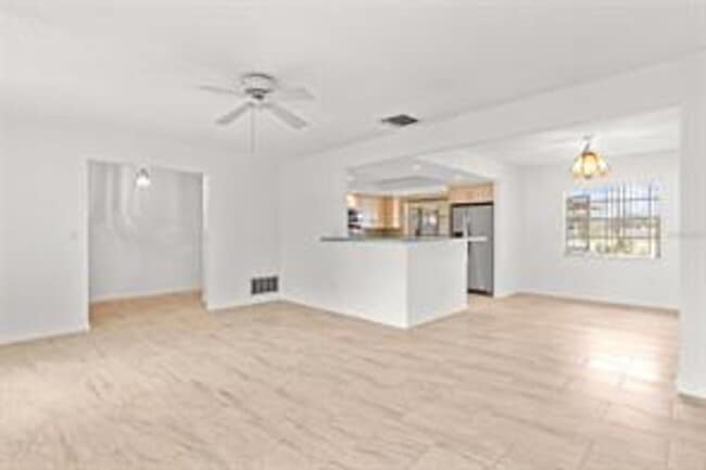 Building Photo - Lakefront Living in Longwood – Winsor Manor
