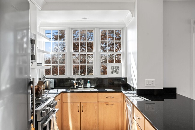 Building Photo - 4464 Greenwich Pkwy NW