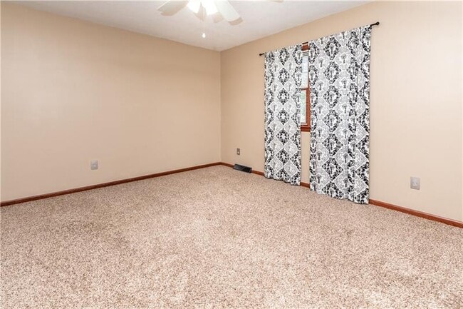 Building Photo - 238 Cumberland Dr