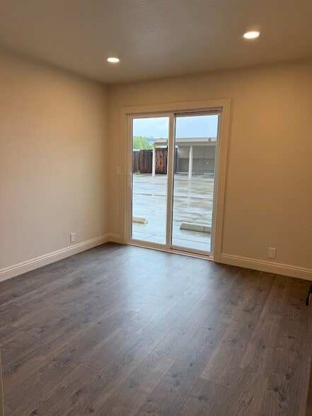 Building Photo - 28240 Via Princesa