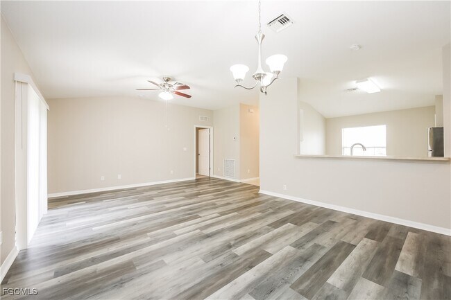 Building Photo - 458 Westdale Ave