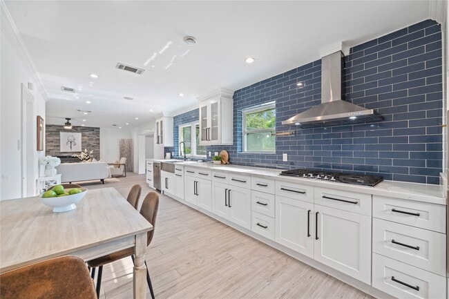 Building Photo - 9022 Quebec Dr