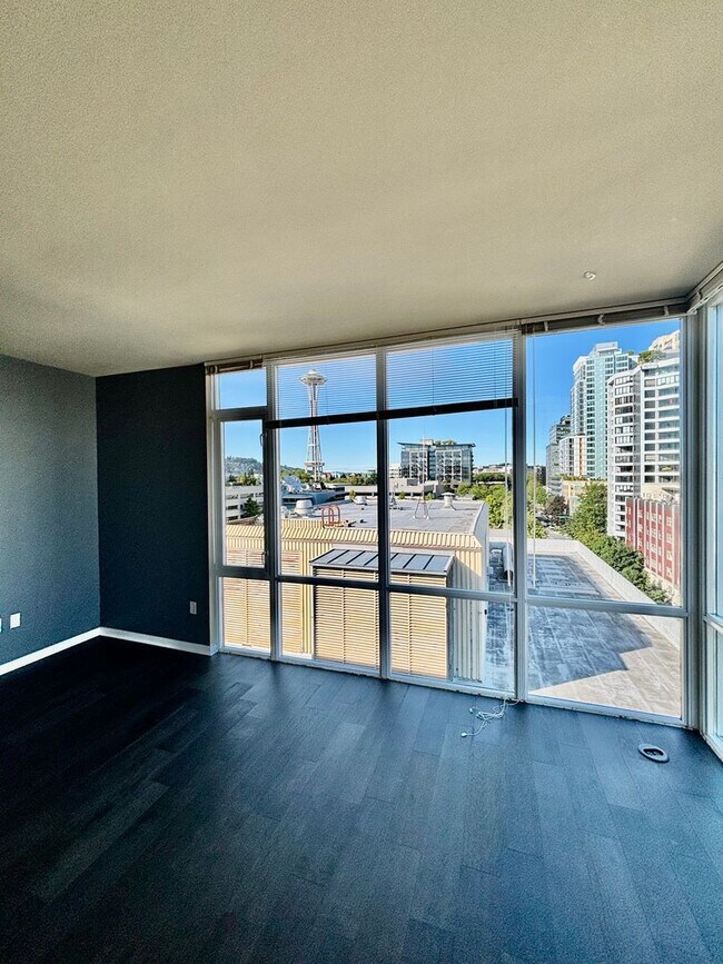 Building Photo - Views Galore, TOP FLOOR PENTHOUSE!!!