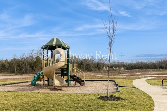 Building Photo - 3420 Quintana Dr