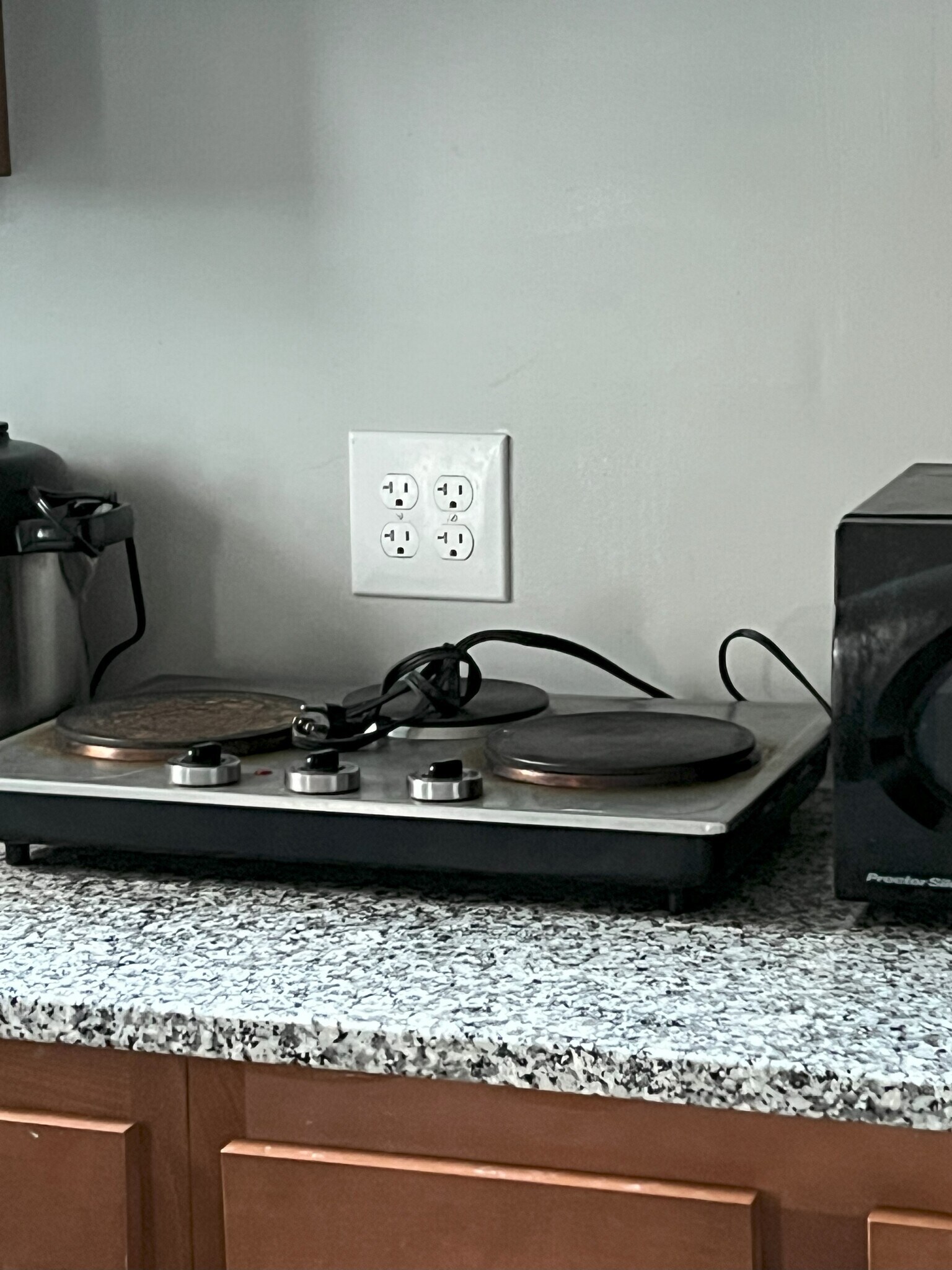 Kitchenette Appliances - 3106 Dynasty Dr