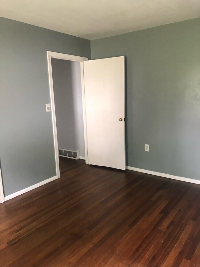 Bedroom 2 - 933 Biddle St