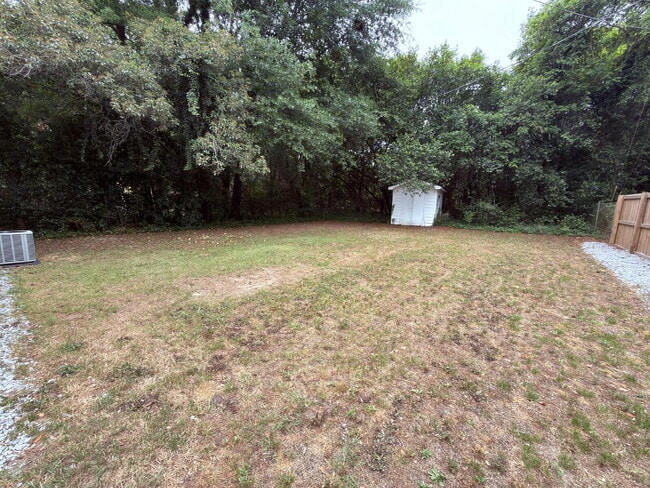 Building Photo - Move-In ready-Rosewood 3BR w/ Fenced Yard + Pet Friendly