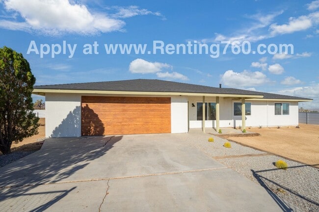 Building Photo - Desert Serenity Meets Modern Comfort in La...