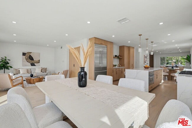 Building Photo - 2831 Overland Ave