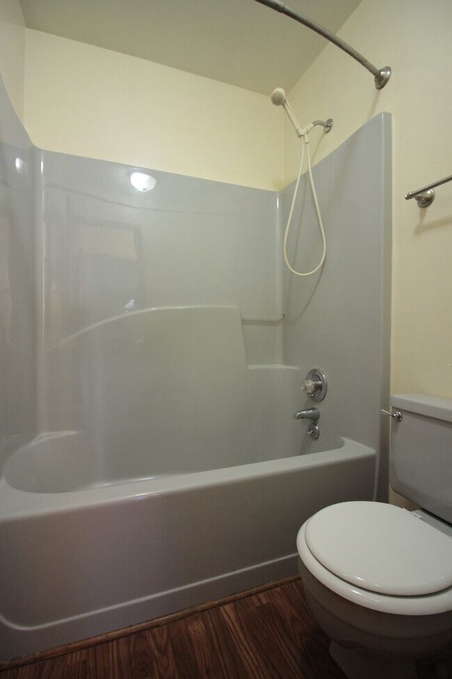 Building Photo - 205 Farmer Rd