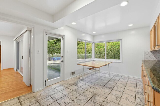 Building Photo - 1008 Westholme Ave