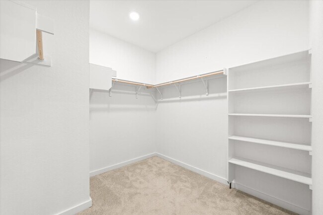 Building Photo - Spacious 4-Bed Home with Modern Upgrades, Fenced Yard & Community Pool in San Antonio